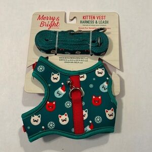Cat harness and leash NWT Christmas